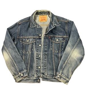 Levi’s medium wash standard trucker jacket size medium